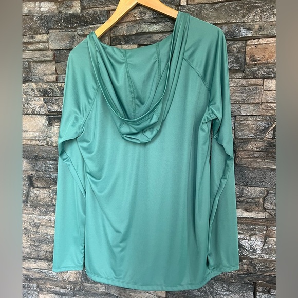 Columbia Green Performance Shirt - Picture 2 of 6